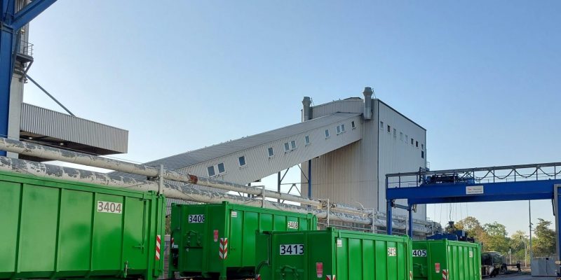 From Karlsruhe to Mannheim: First successful day of operation for a total of 14 H&G roll-on/off containers.