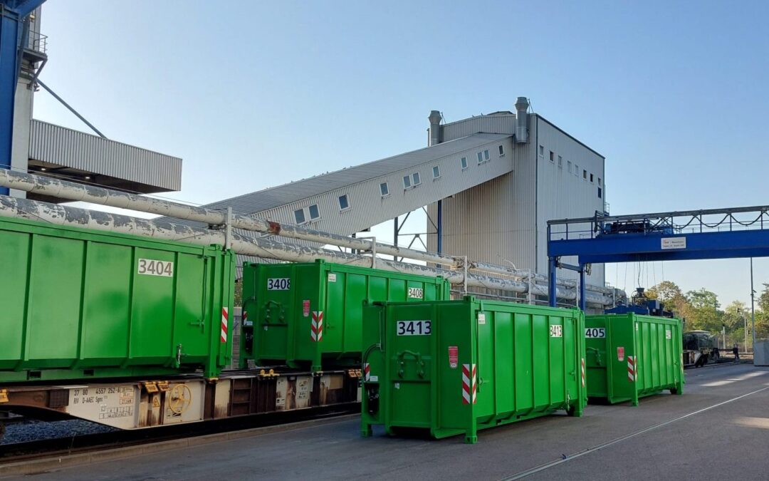 From Karlsruhe to Mannheim: First successful day of operation for a total of 14 H&G roll-on/off containers.