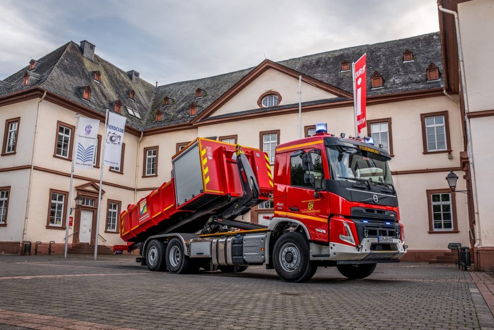 Mobile fire water tank for the fire department